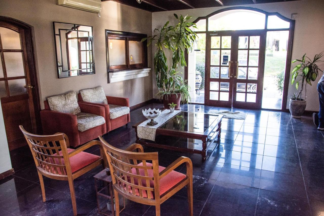 Hotel Santa Catalina Río Cuarto エクステリア 写真